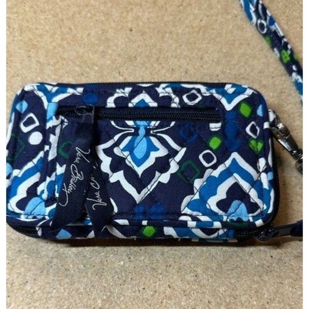 NWOT Vera Bradley Wallet Smartphone Wristlet Navy Blue Paisley Retired Print - Picture 2 of 4